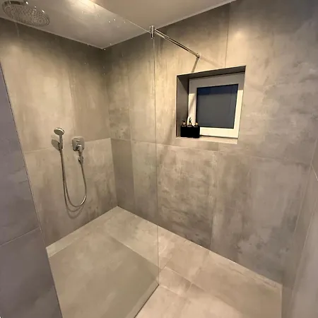 Luxee Apartment
